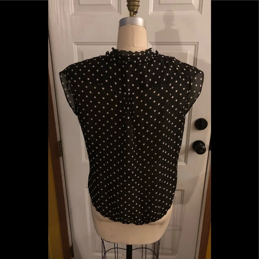 Worthington women’s sleeveless button up top - Picture 2 of 3